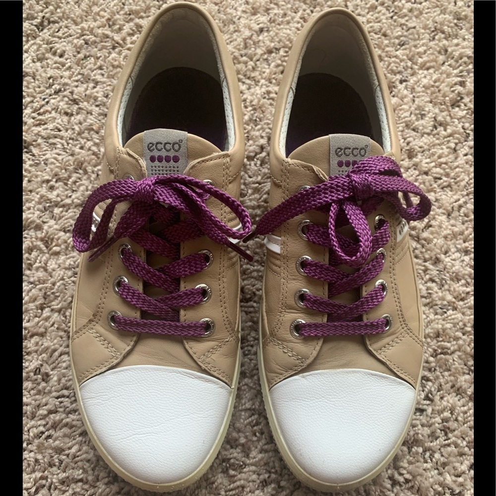 Ecco sneakers Beige or Cream Purple Shoelace Sneakers Shoes Women size 7.5